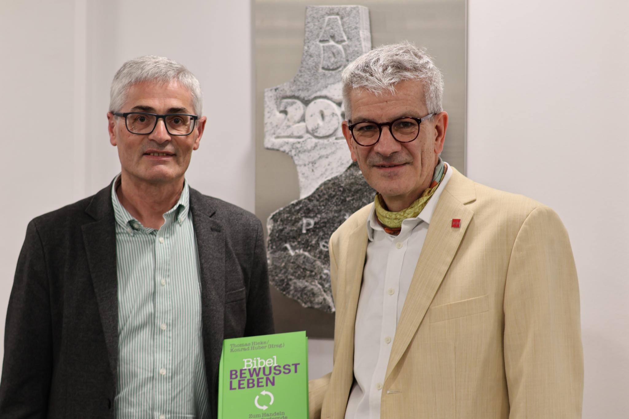 Professoren an der Katholisch-Theologischen Fakultät der Johannes Gutenberg- Universität Mainz: Konrad Huber (li.), Neues Testament, und Thomas Hieke, Altes Testament.