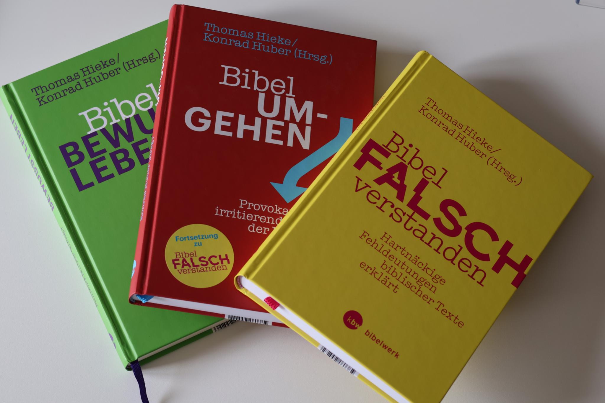 Thomas Hieke, Konrad Huber (Hrsg.): Bibel bewusst leben.  Zum Handeln herausfordernde Texte der  Bibel erklärt, 288 Seiten, Verlag Katholisches Bibelwerk, 26 Euro