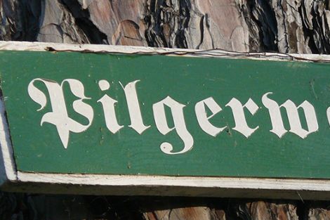 SL Schild Pilgerweg (c) pfarrbriefservice.de/P.Weidemann
