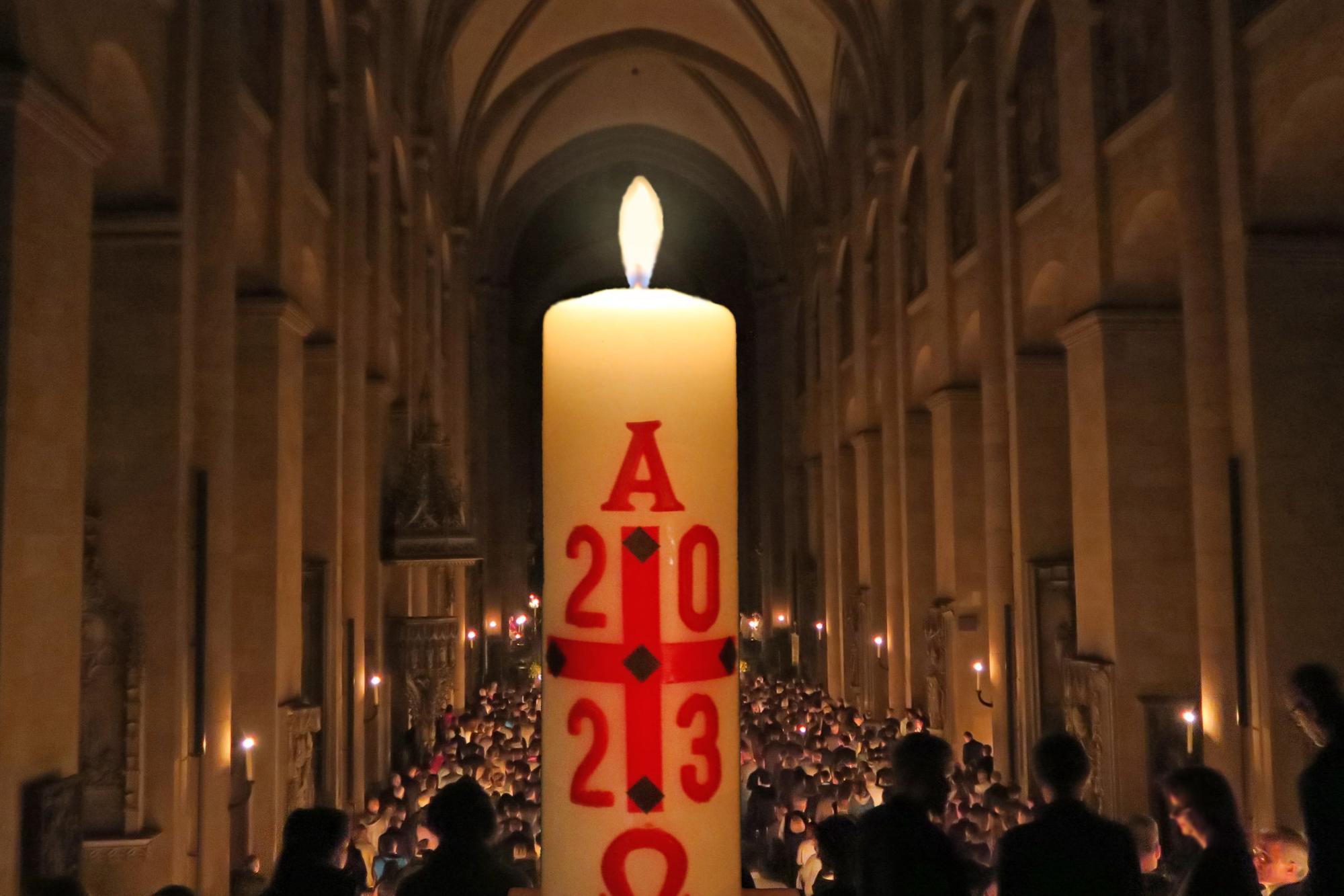 Livestream der Osternacht 2023 mit Weihbischof Udo Bentz aus dem Mainzer Dom