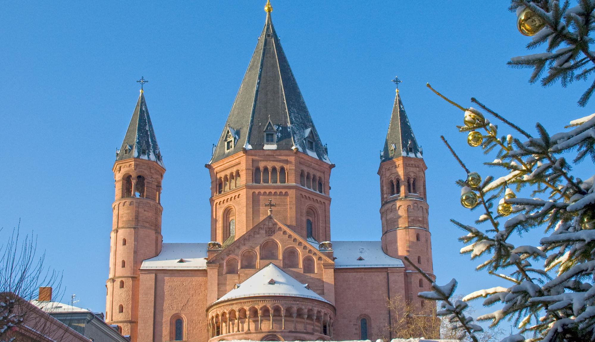 Live-Stream aus dem Mainzer Dom zum Pontifikalamt zu Weihnachten mit Bischof Peter Kohlgraf (c) Bistum Mainz