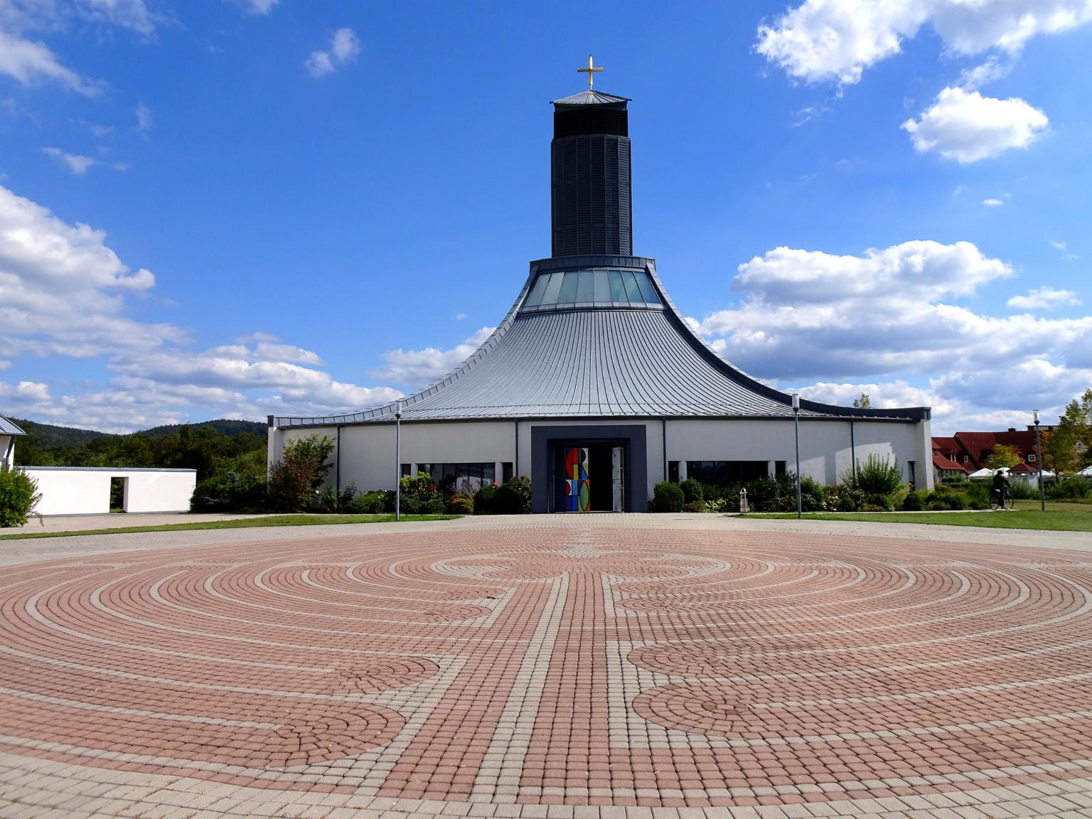 labyrinth-autobahnkirche-himmelskron (c) Bild: Friedbert Simon In: Pfarrbriefservice.de