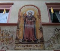 Heilige Hildegard: Hauswand in Bingen (c) Michael Kinnen
