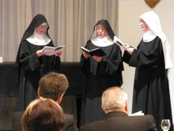 Schwestern der Abtei St. Hildegard beim Chorgesang am Mittwochabend (27.2.)