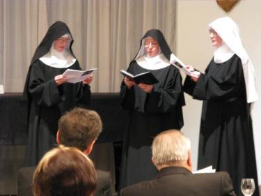 Schwestern der Abtei St. Hildegard beim Chorgesang am Mittwochabend (27.2.)