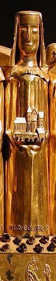 Mainz, 18.9.2012: Detail aus dem Schrein der Mainzer Heiligen - Hildegard mit einem Modell des Klosters Rupertsberg. (c) Bistum Mainz / Nichtweiss