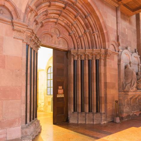 Die Heilige Pforte im Dom von Mainz: der Eingang zur Gotthardkapelle (c) Bischöfliches Domkapitel Mainz