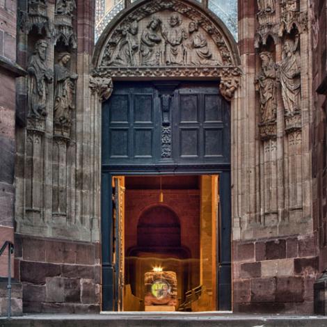 Die Heilige Pforte am Dom von Worms: der Eingang des Domes, das Südportal (c) Norbert Rau