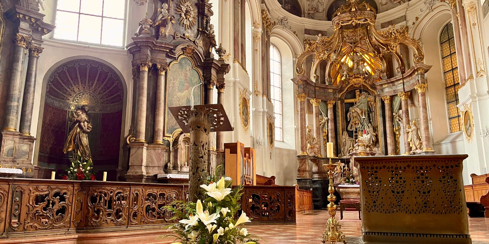 Blick auf den Innen- und Altarraum der Augustinerkirche in Mainz