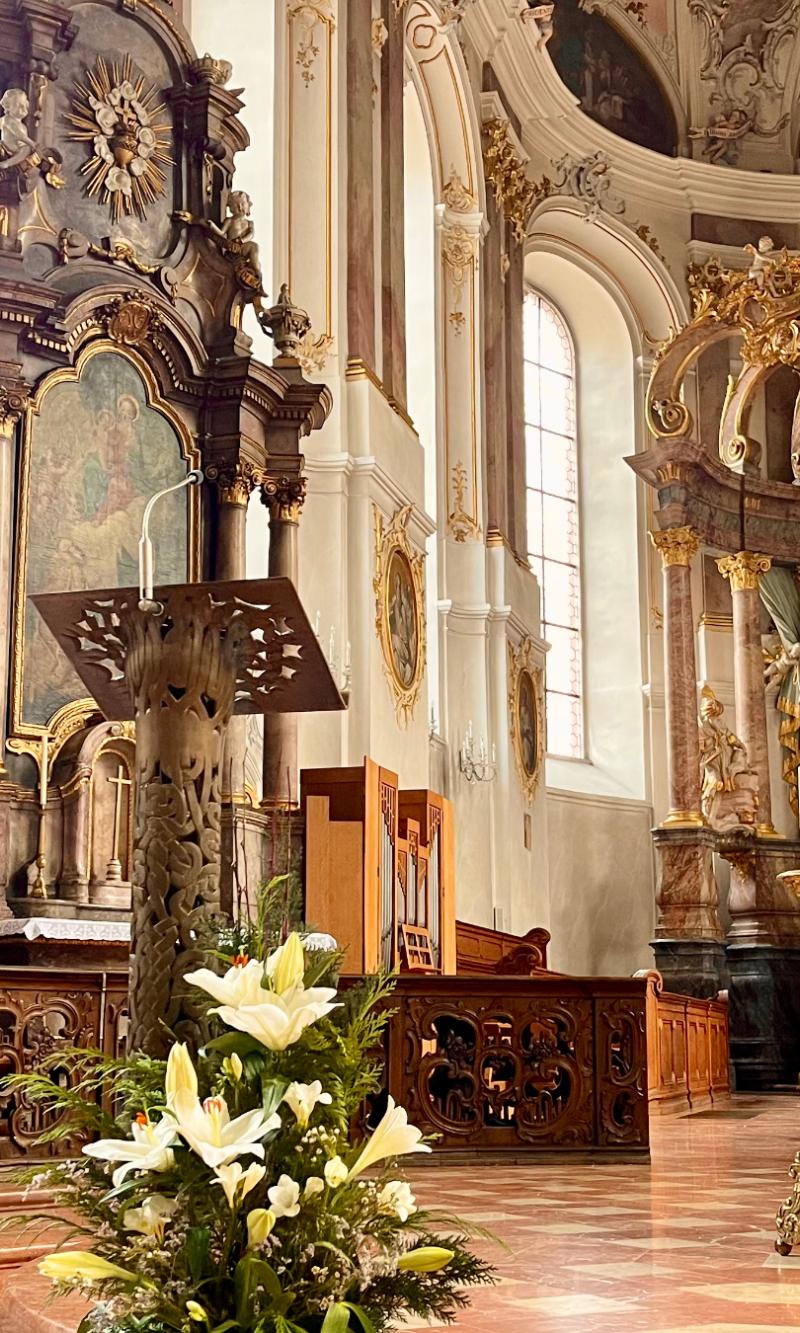 Blick auf den Innen- und Altarraum der Augustinerkirche in Mainz