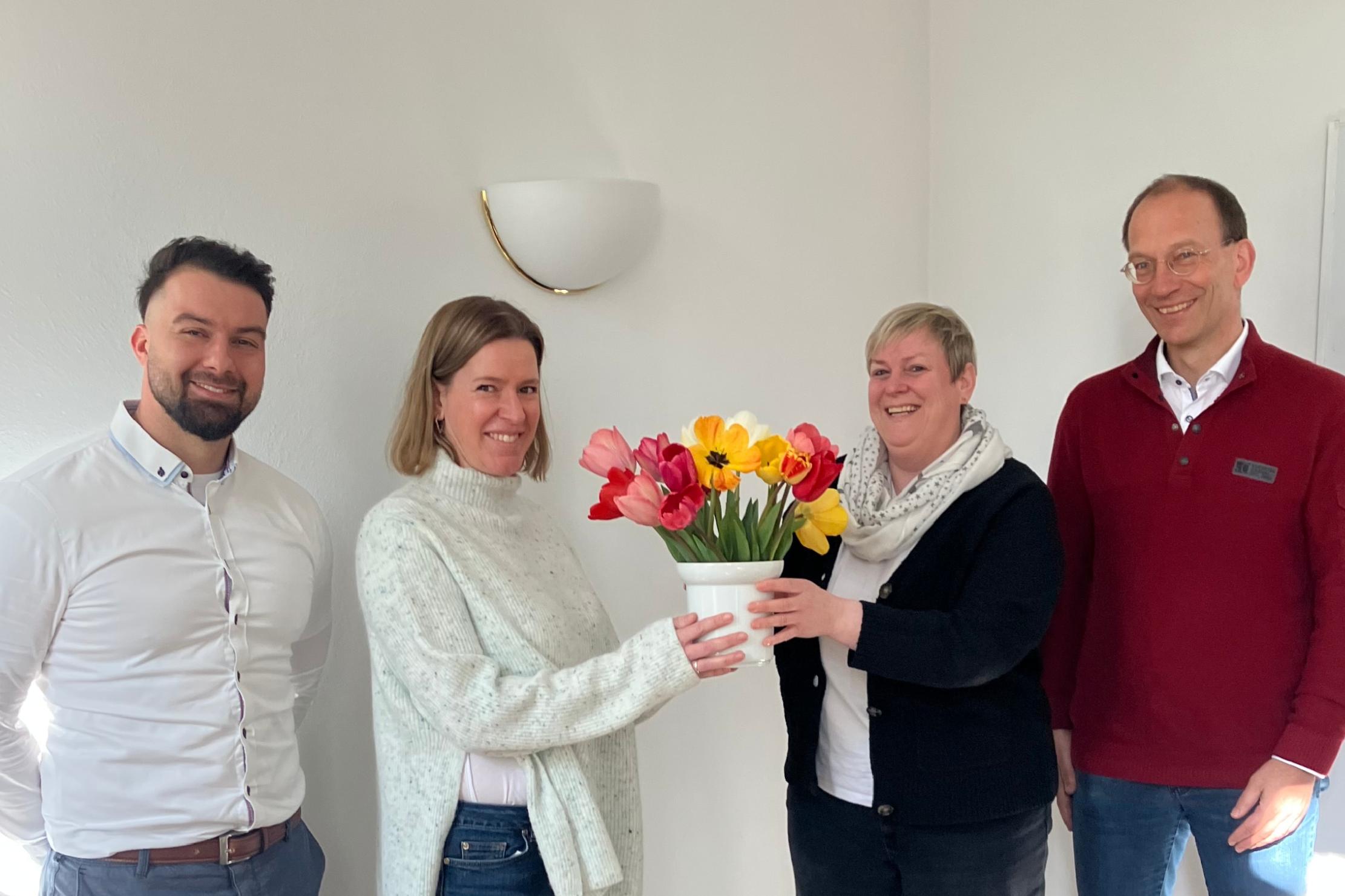 Anja Günther (2. von links) bei ihrer Begrüßung im Kloster Jakobsberg mit (v. links): Gionvanni LoGiudice, Kerstin Offringa und Dr. Bernhard Deister