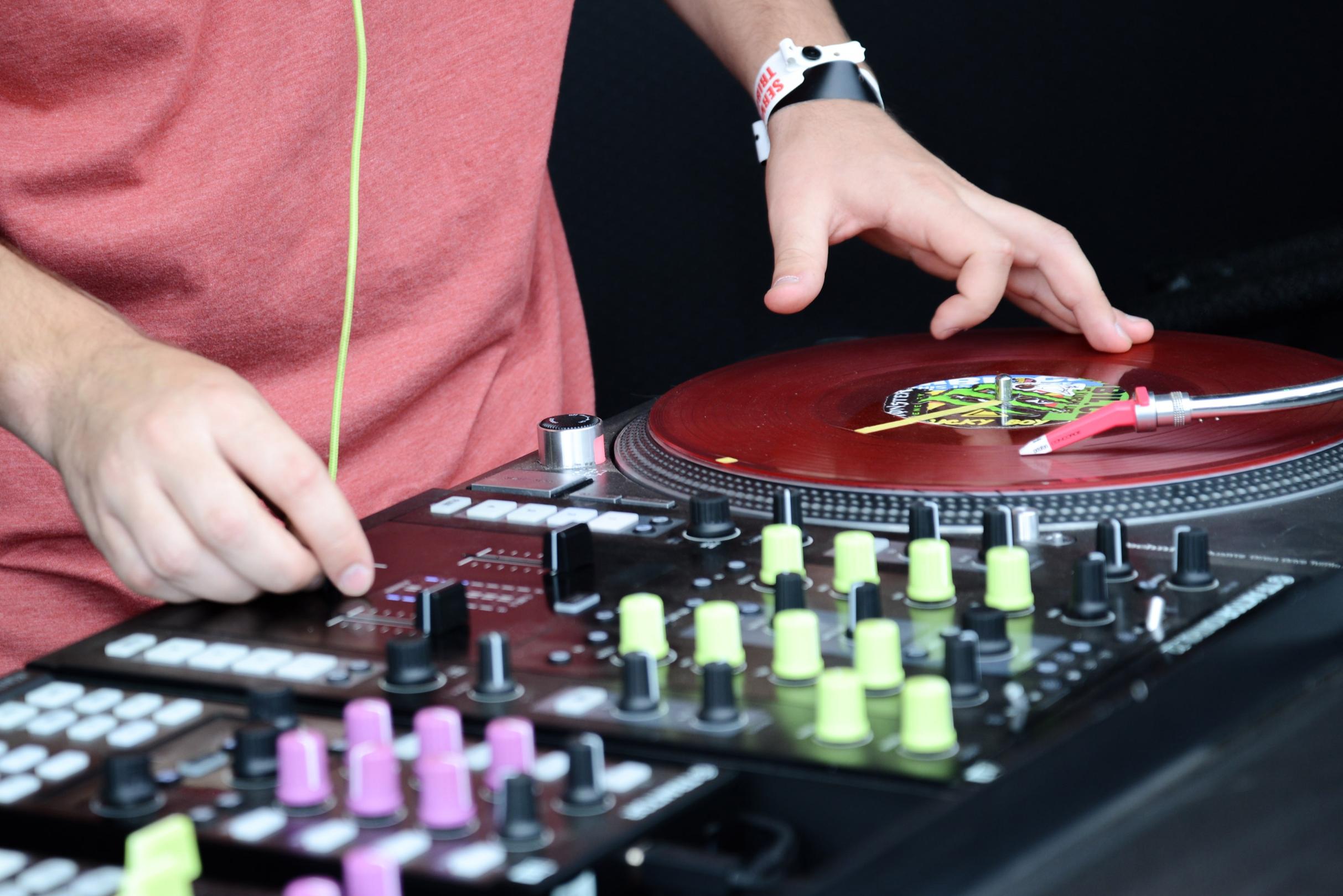 dj-play-the-song