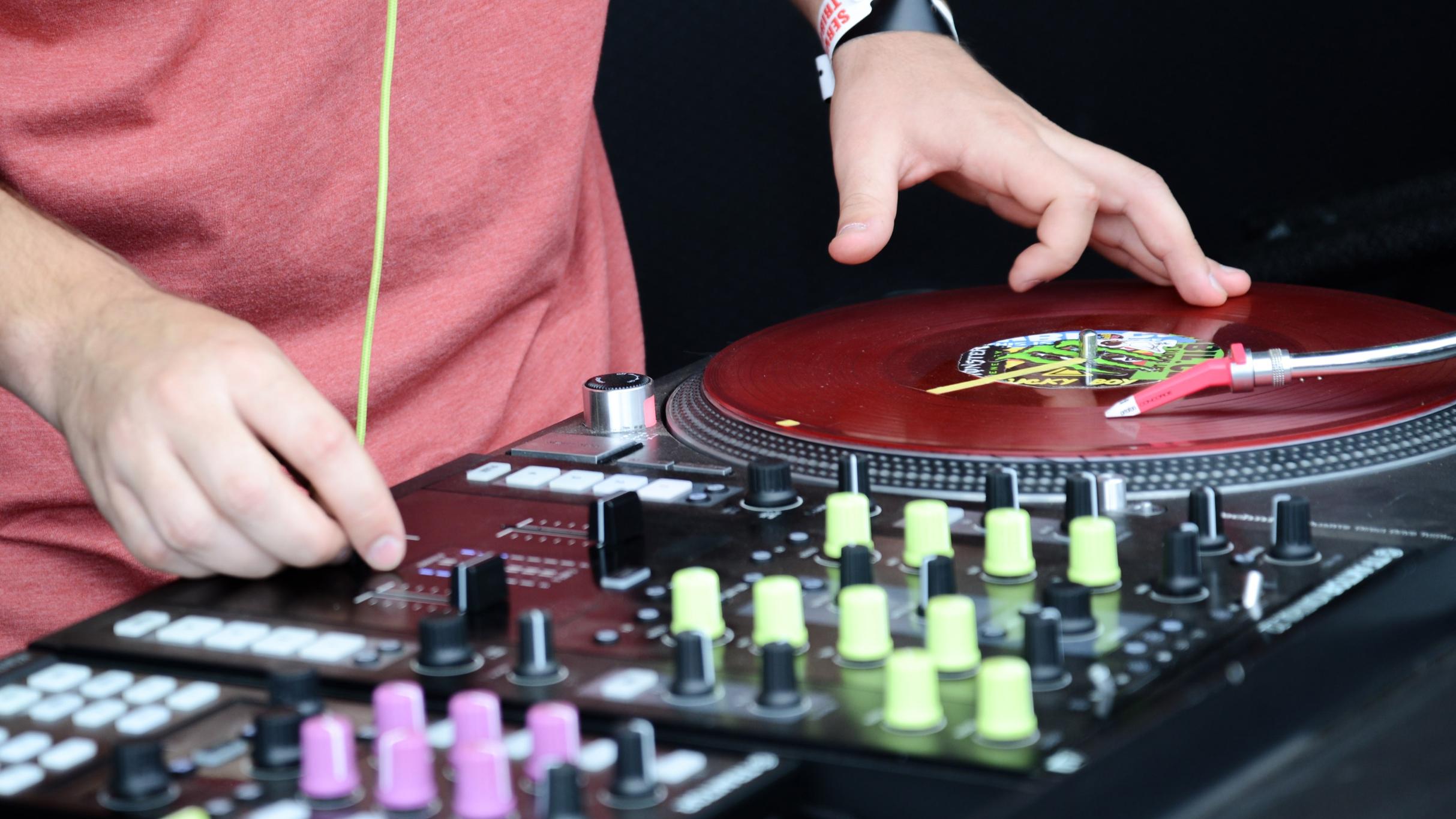dj-play-the-song