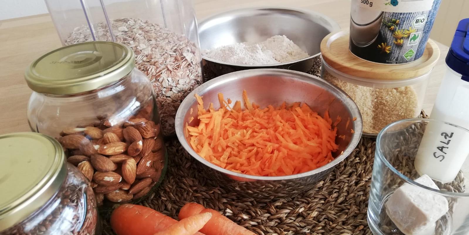 Zutaten für ein Dinkel-Karottenbrot