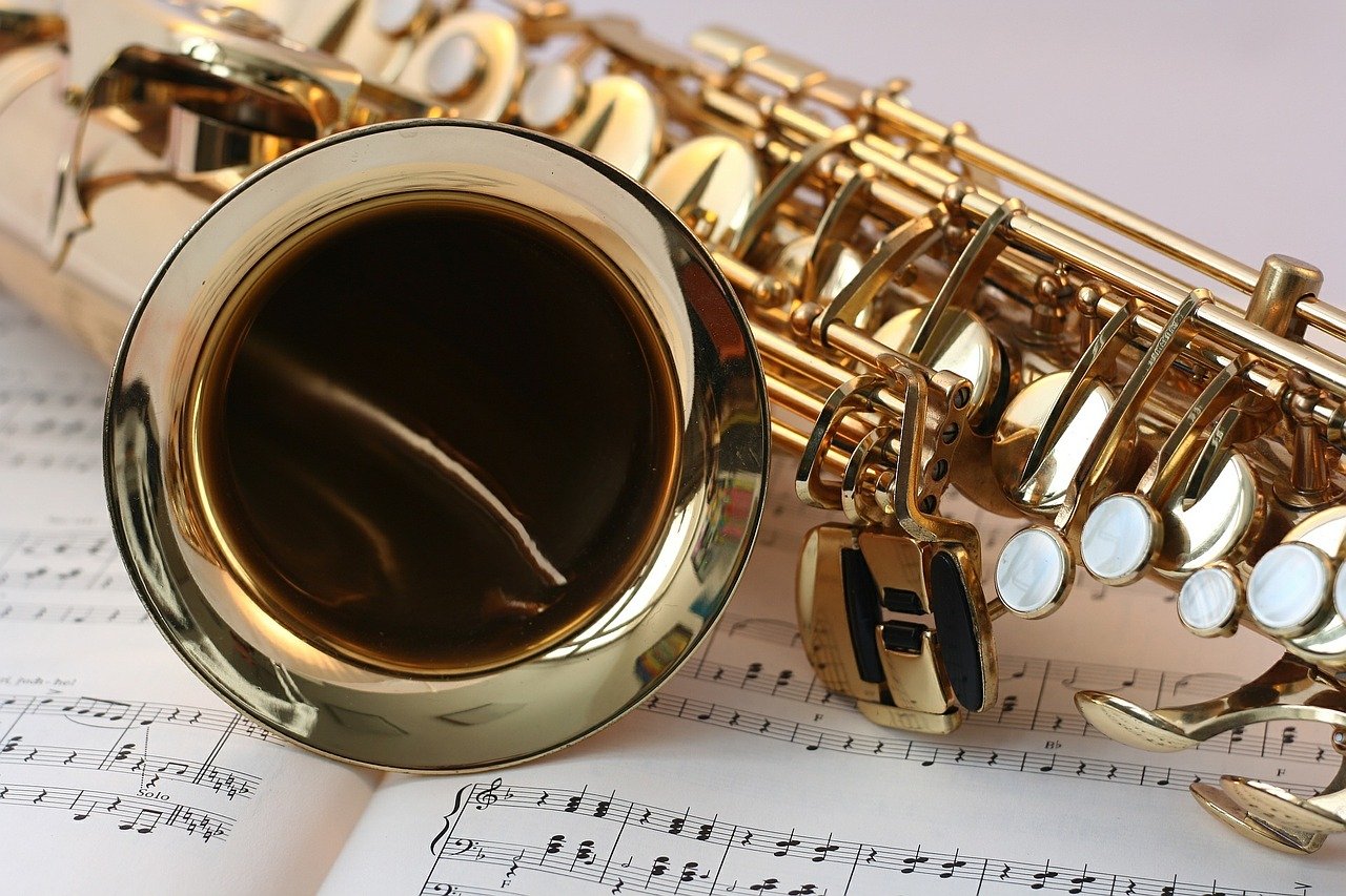 Saxophone (c) Christoph Schütz auf Pixabay