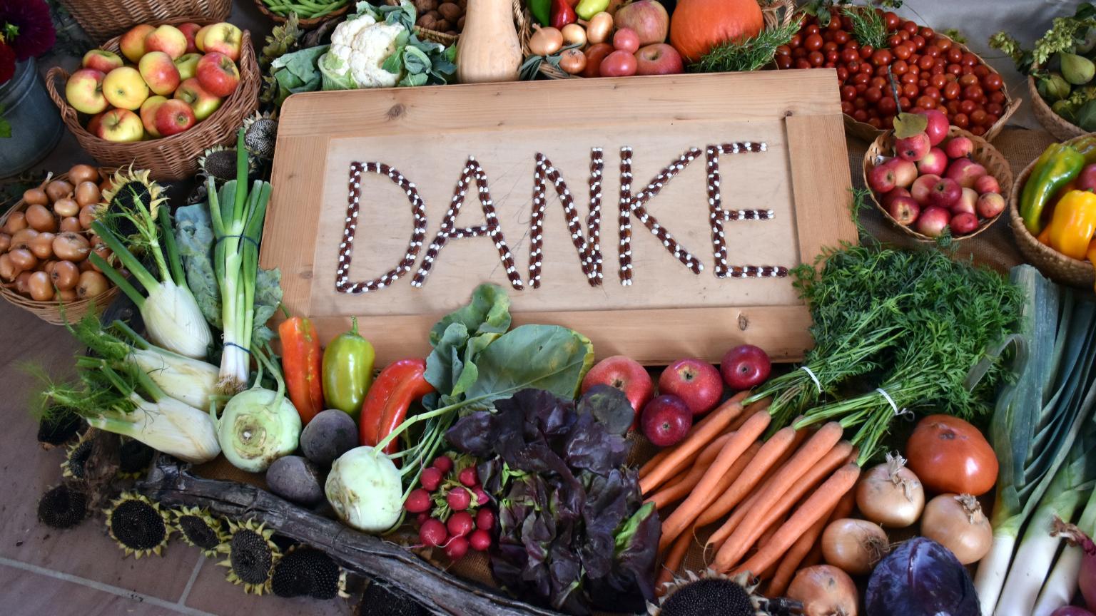 Gaben zum Erntedankfest (c) christiane65 | stock.adobe.com