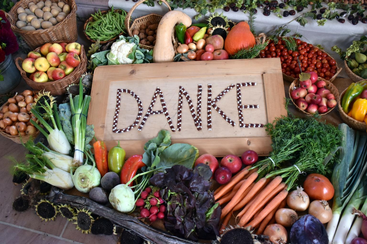 Gaben zum Erntedankfest (c) christiane65 | stock.adobe.com