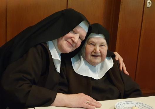 Schwester M. Angelina mit Schwester M. Theresia