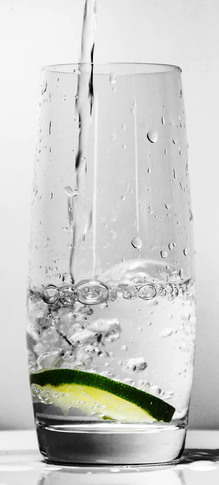 Wasserglas (c) www.pixabay.com