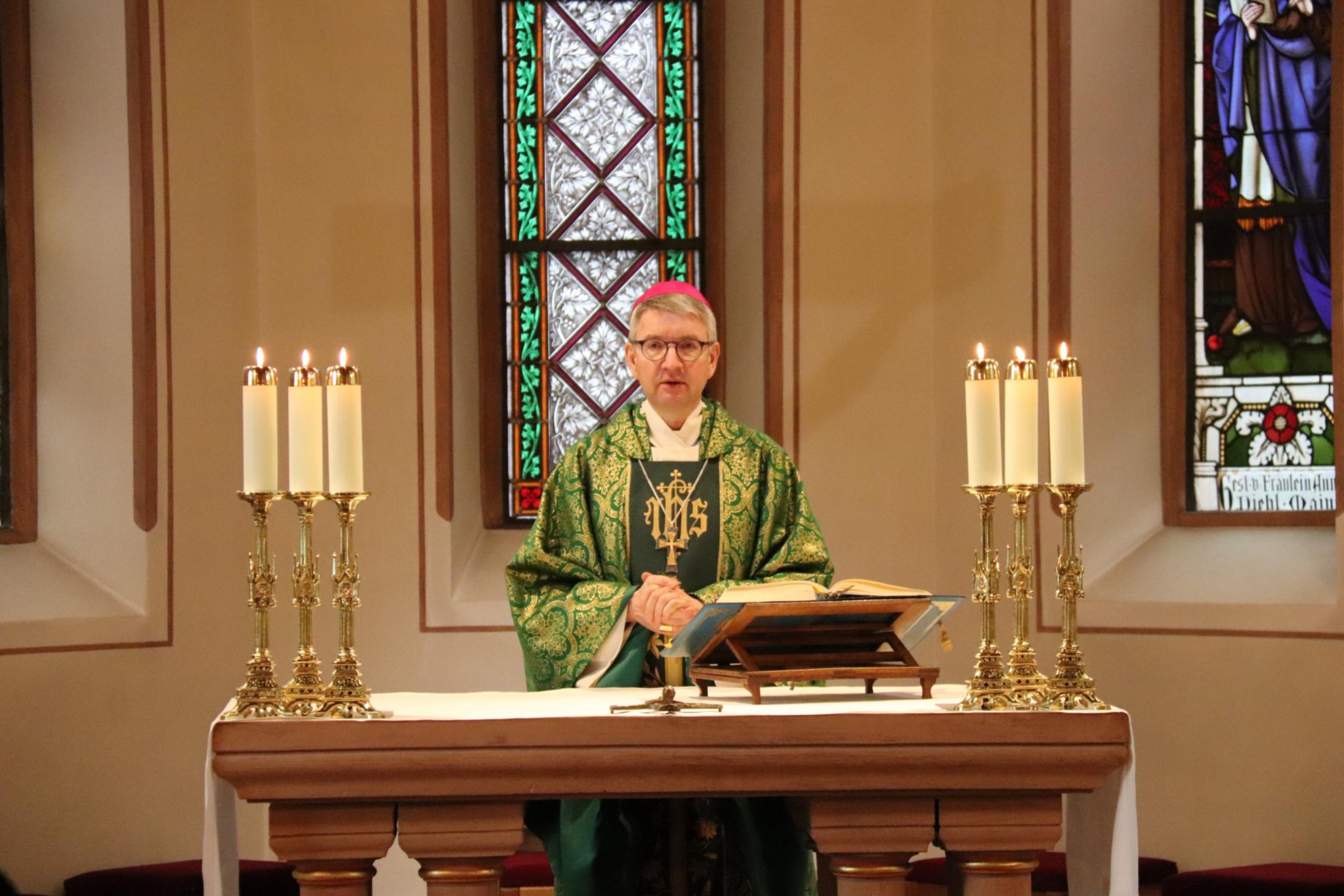 Beim feierlichen Gottesdienst...