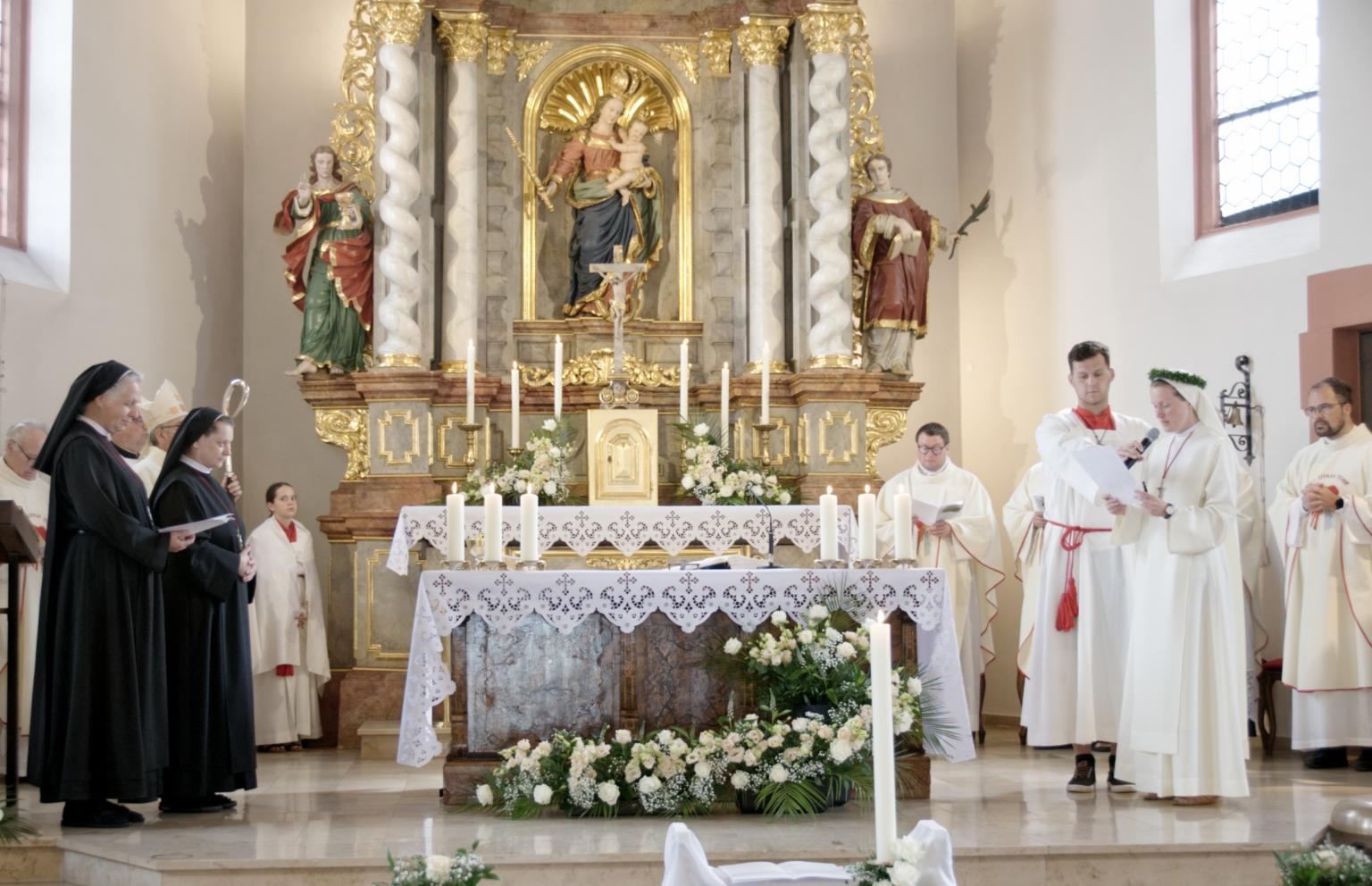 Ablegung der Gelübte (c) Schwestern vom Barmherzigen Jesus