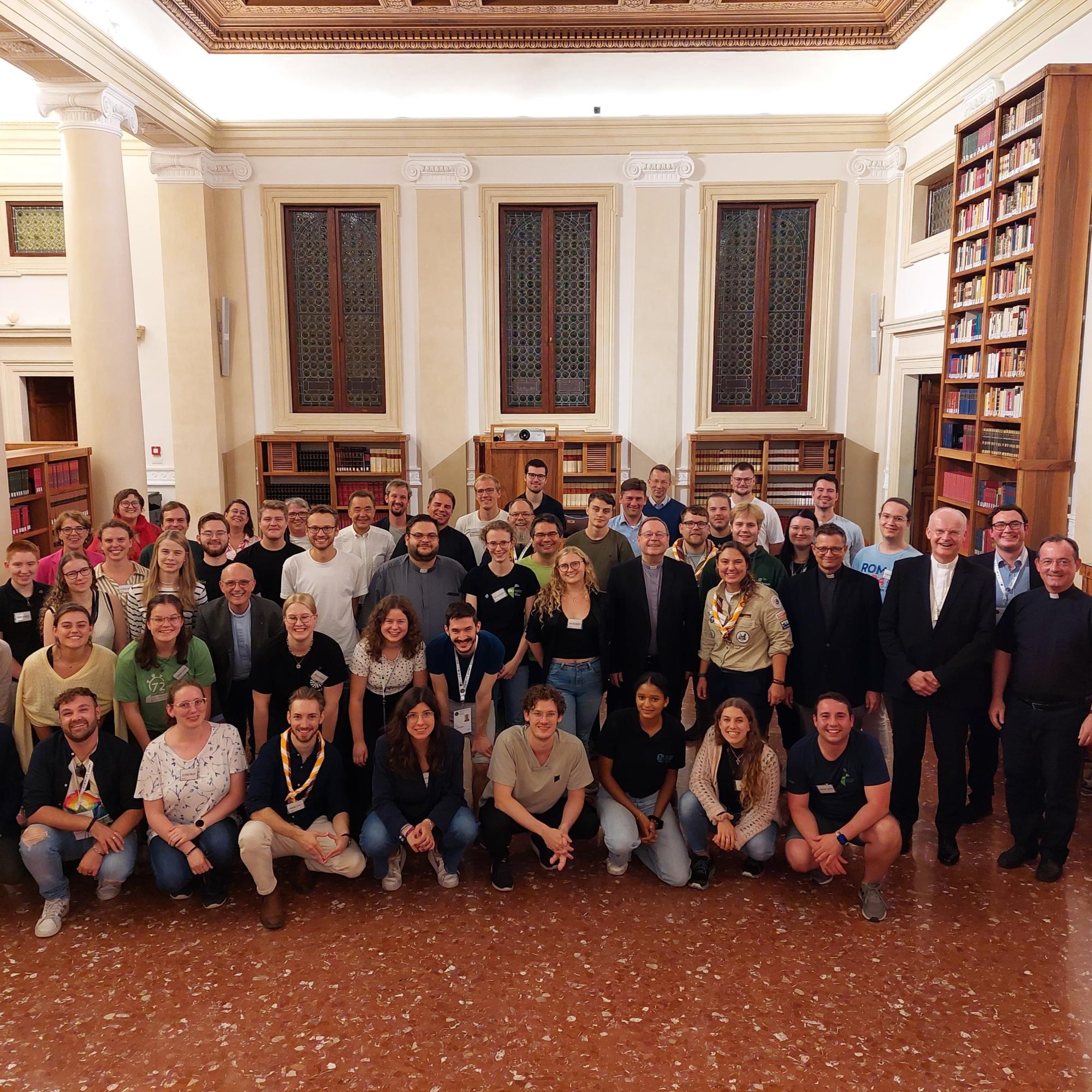 Gruppenbild_Abend mit Synodalen