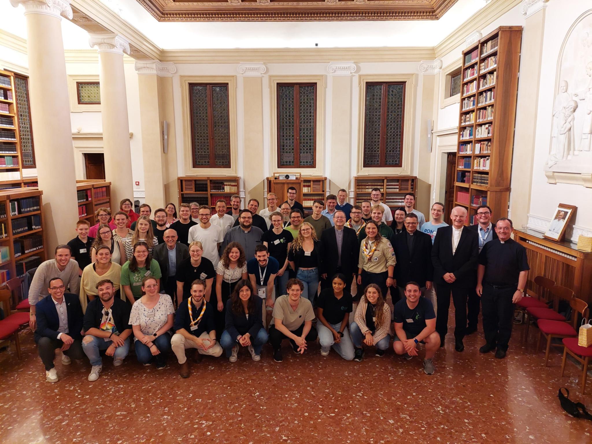 Gruppenbild_Abend mit Synodalen