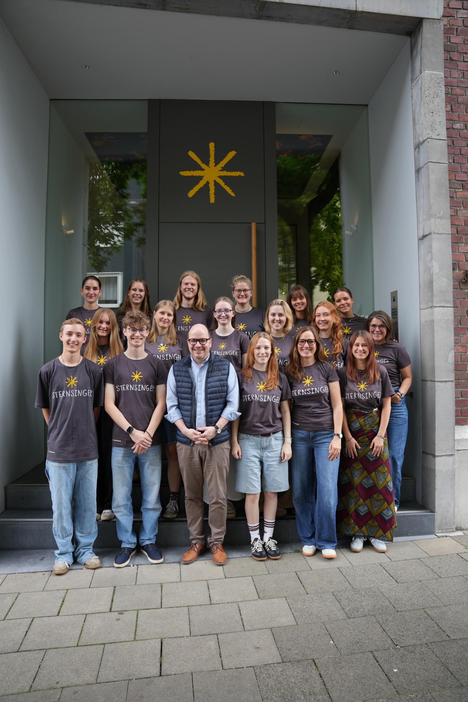 Gruppenfoto FIJ 2025/2026 (c) Verena Roth / Kindermissionswerk