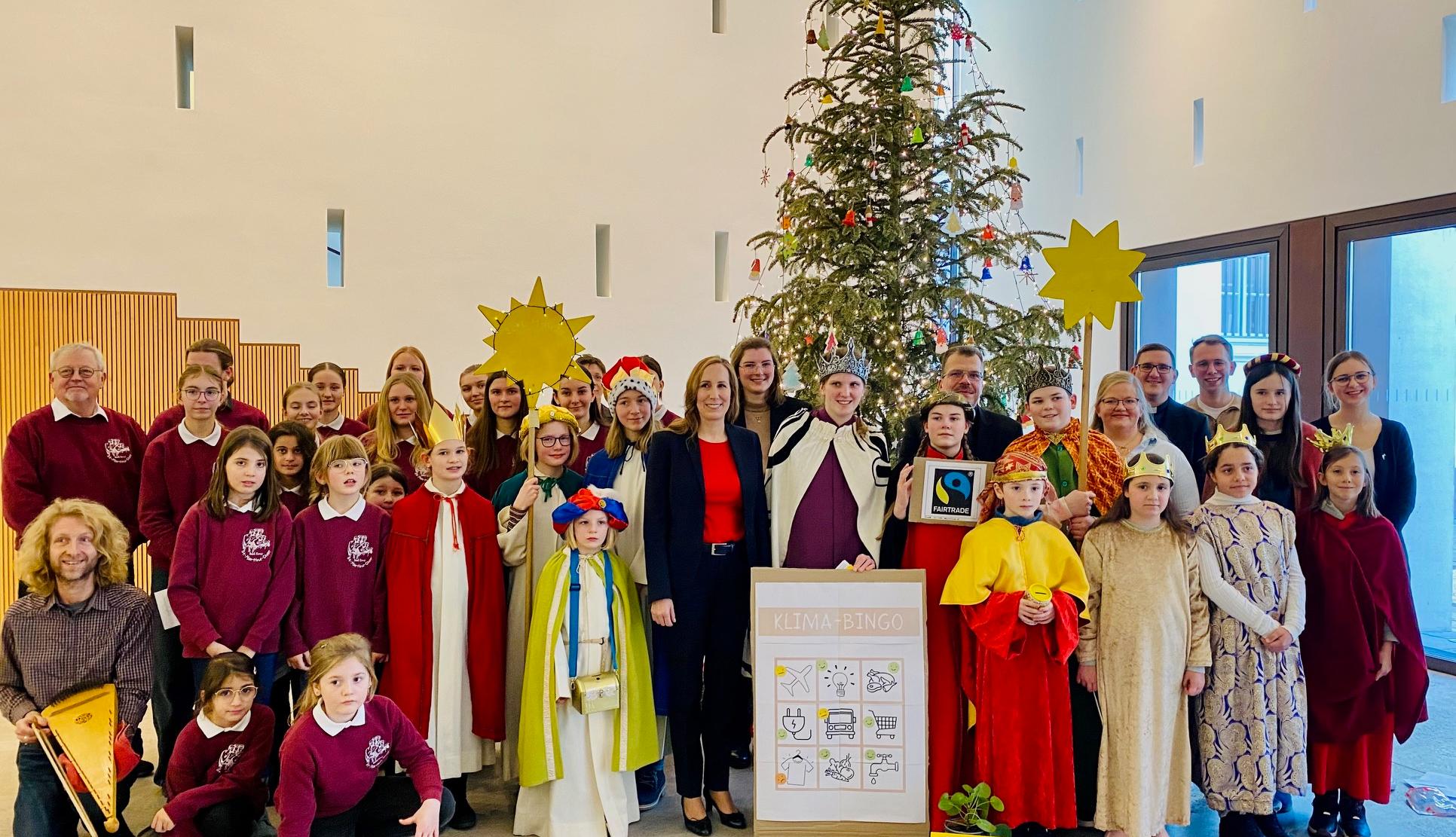 Die Sternsinger im Hessischen Landtag (c) Bistum Mainz/AEmmel