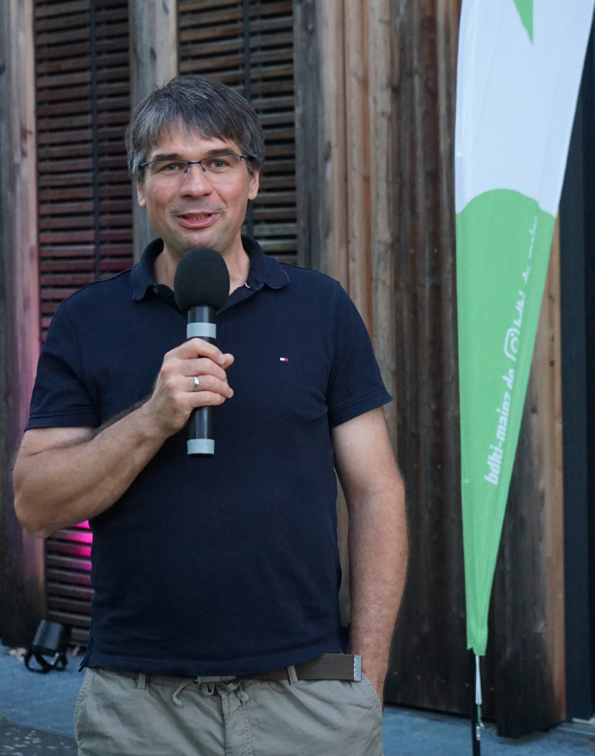 Sascha Zink bedankt sich bei seinen Gästen und den Delegierten der Diözesanversammlung