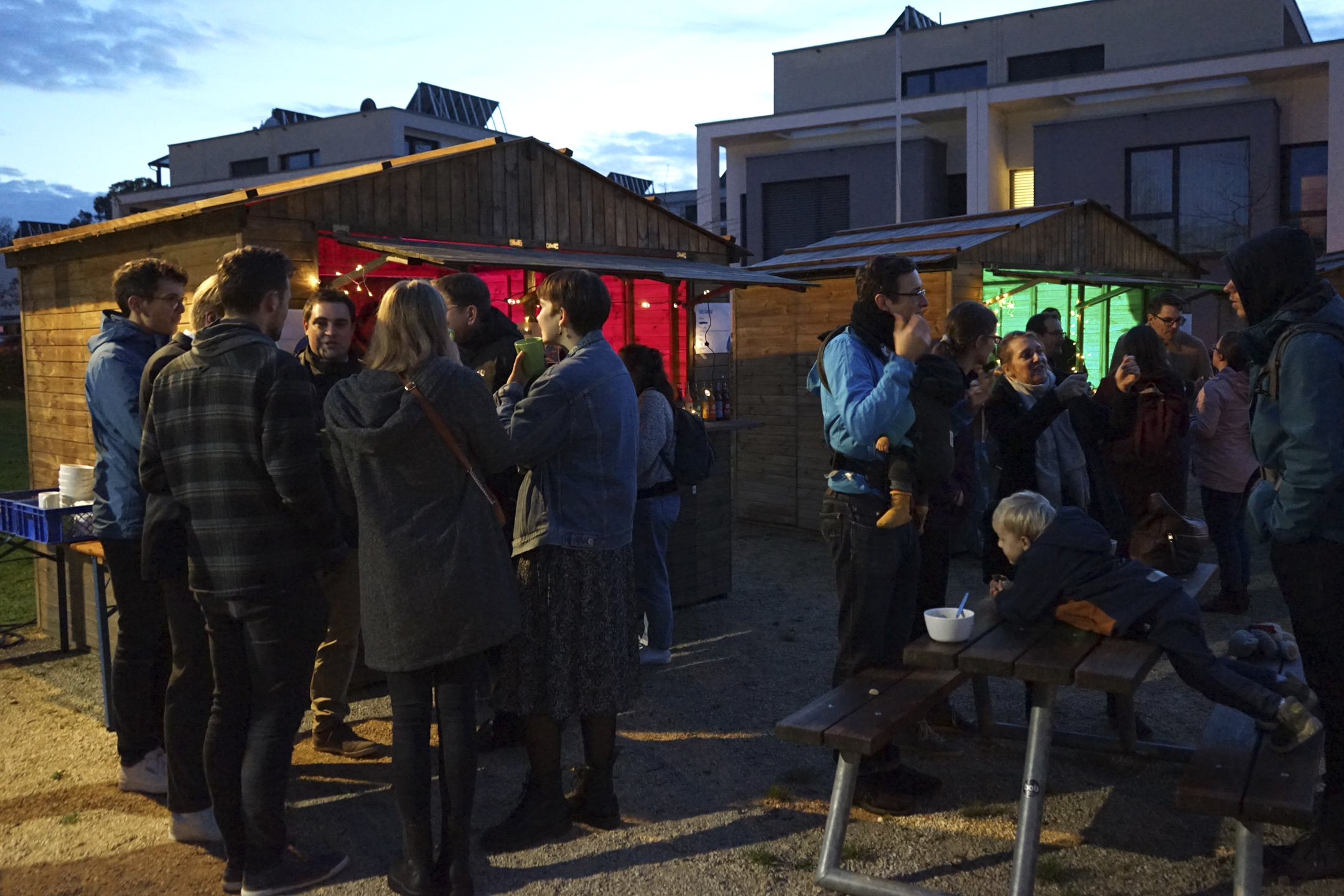 Feierliche Abendstimmung auf dem Außengelände