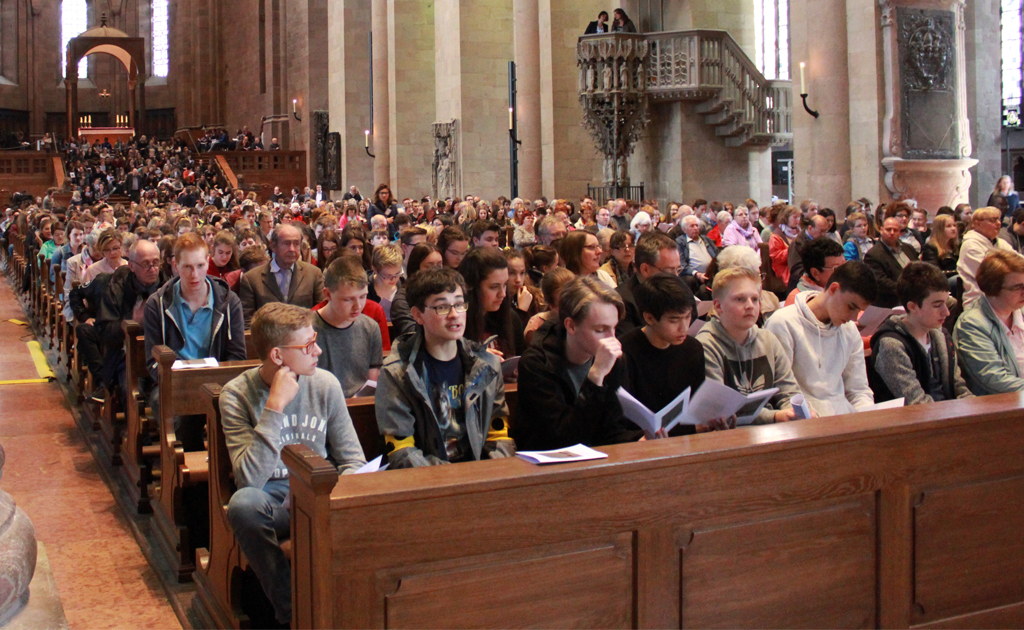 Firmlinge im Dom bei der Missa Chrismatis (c) Aaron Torner / BJA Mainz