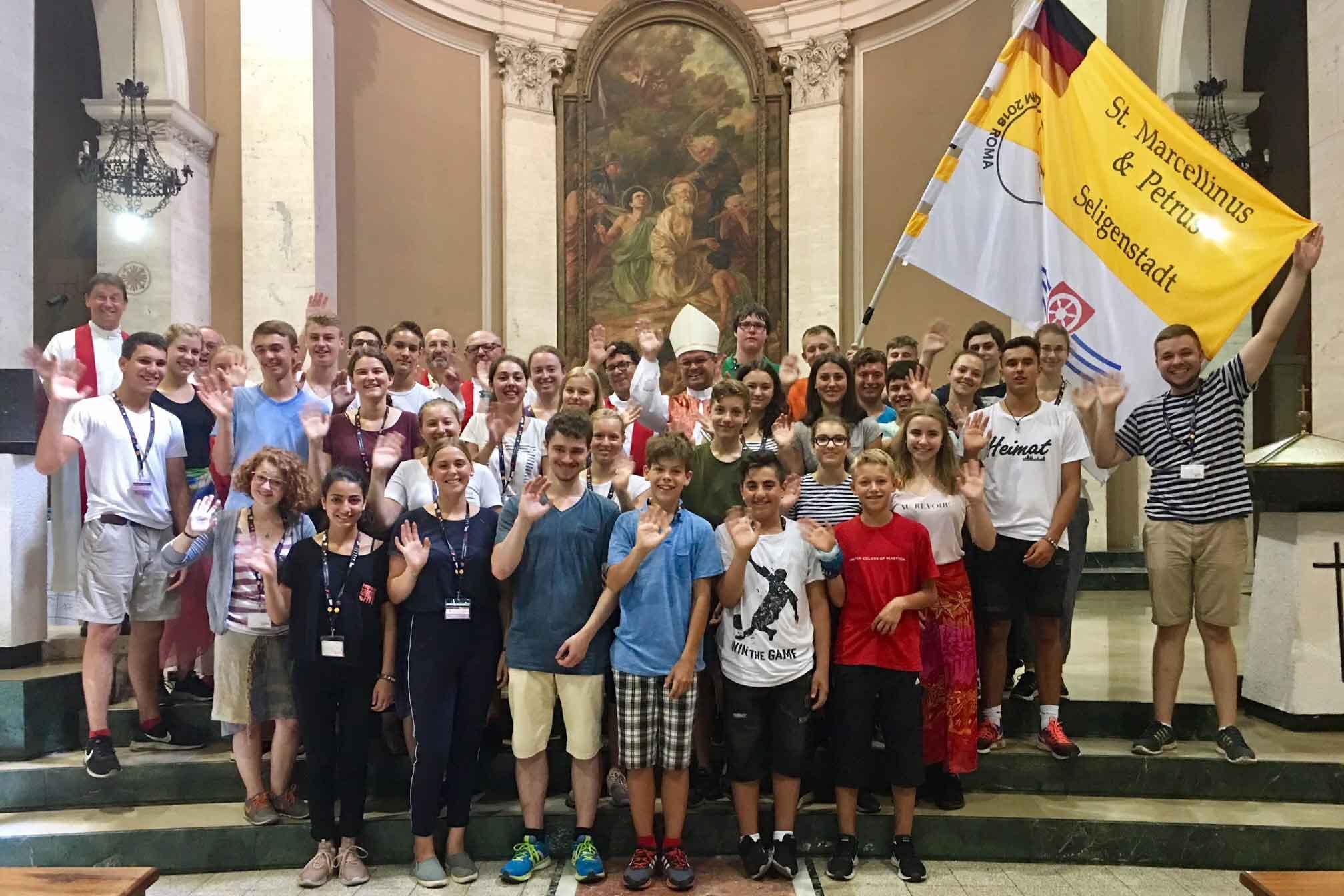 Ministranten aus Seligenstadt mit Weihbischof Bentz in Rom