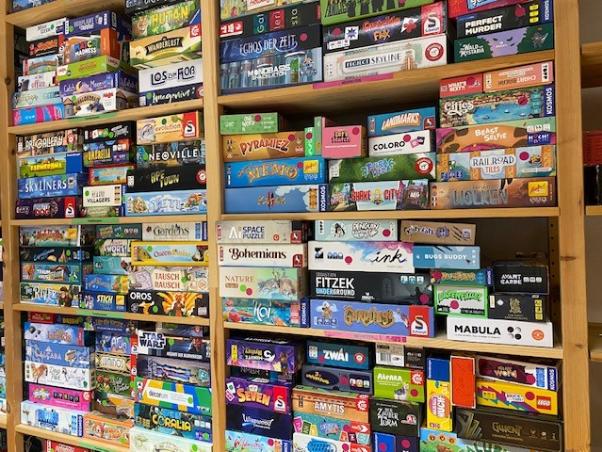 spiele_regal