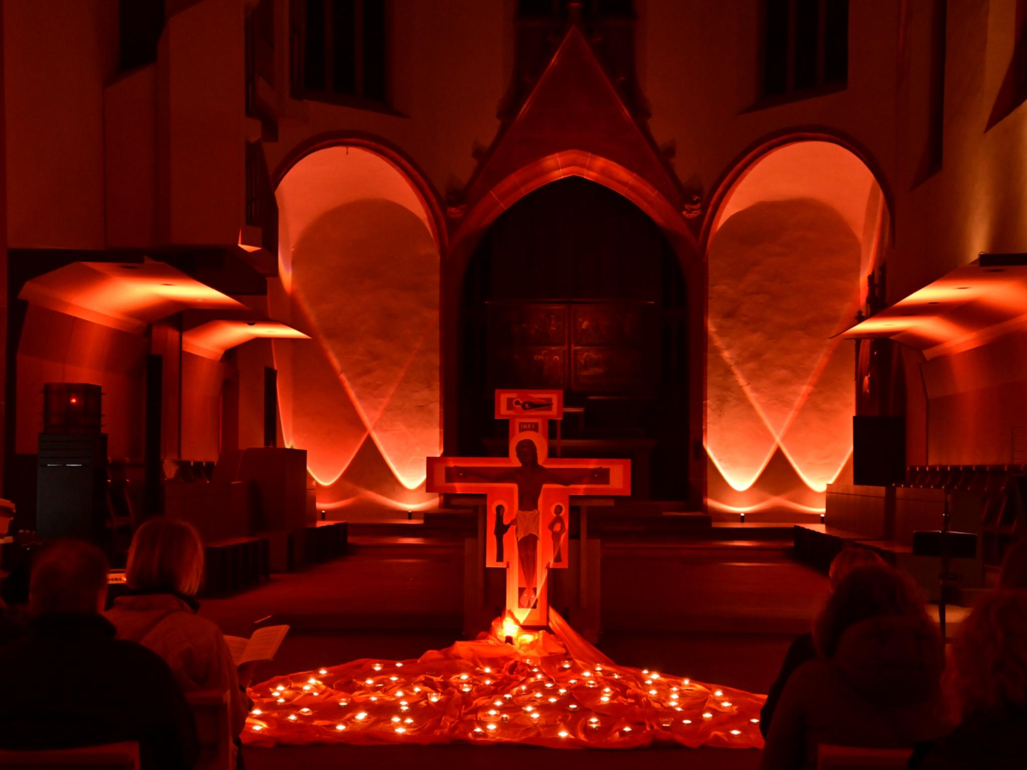 Nacht der Lichter in der Mainzer Karmeliterkirche in der Fastenzeit