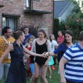 Feiern und Tanzen in der Gastgemeinde