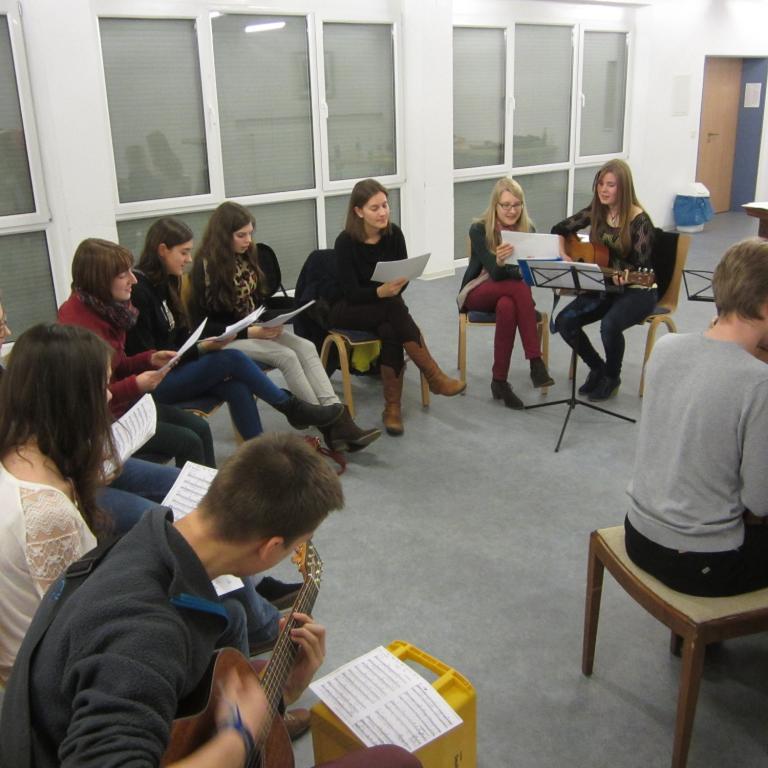 11 Jugendliche und junge Erwachsene zwischen 15 und 30 Jahren besuchten am 16.02.14 die 'SpielBar' in Lörzweiler