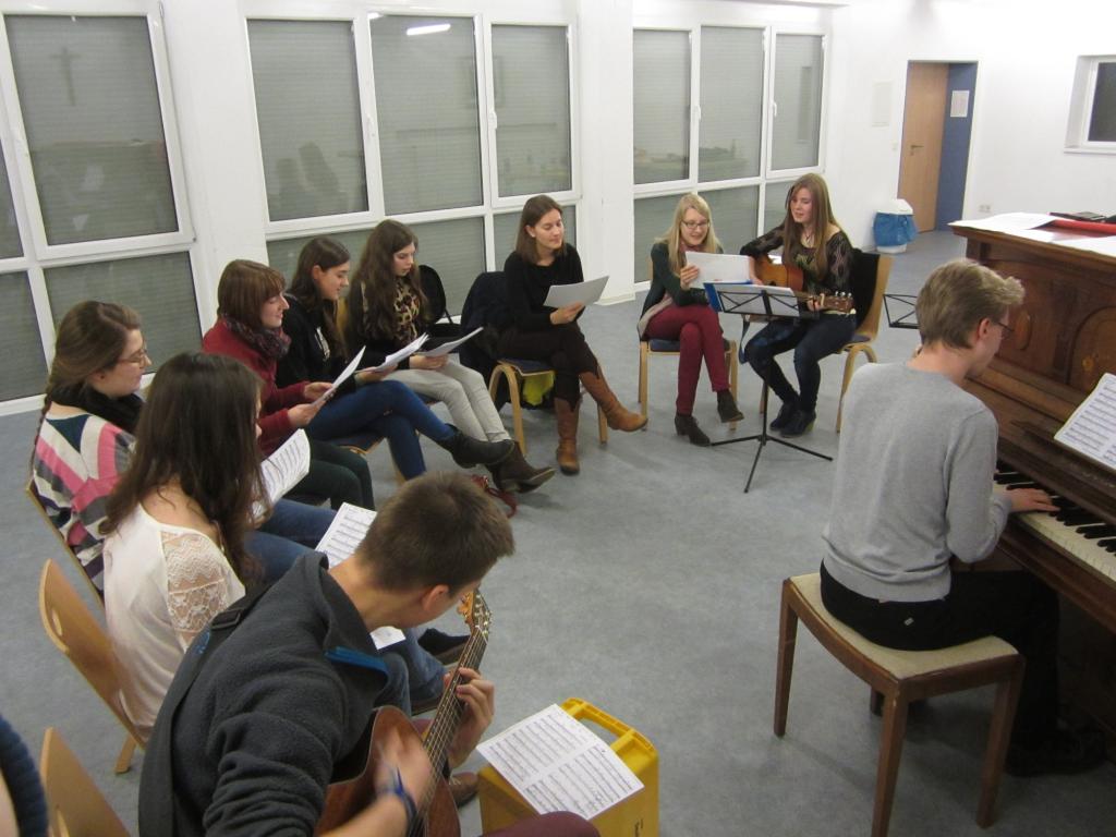 11 Jugendliche und junge Erwachsene zwischen 15 und 30 Jahren besuchten am 16.02.14 die 'SpielBar' in Lörzweiler