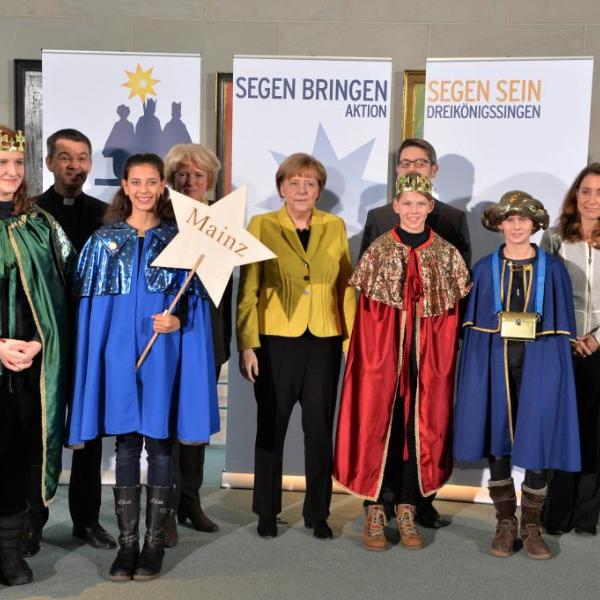 Im letzten Jahr durften die Sternsinger aus Nauheim b. Groß-Gerau der Kanzlerin einen Besuch abstatten; in Kürze wird sie auf die Sternsinger aus Langen treffen.