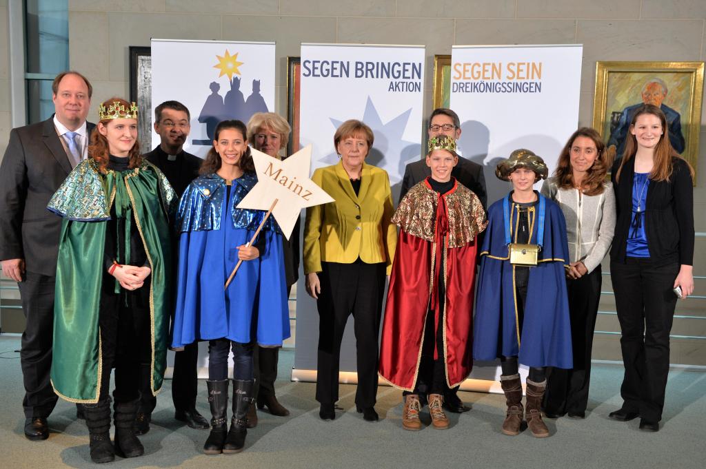 Im letzten Jahr durften die Sternsinger aus Nauheim b. Groß-Gerau der Kanzlerin einen Besuch abstatten; in Kürze wird sie auf die Sternsinger aus Langen treffen.