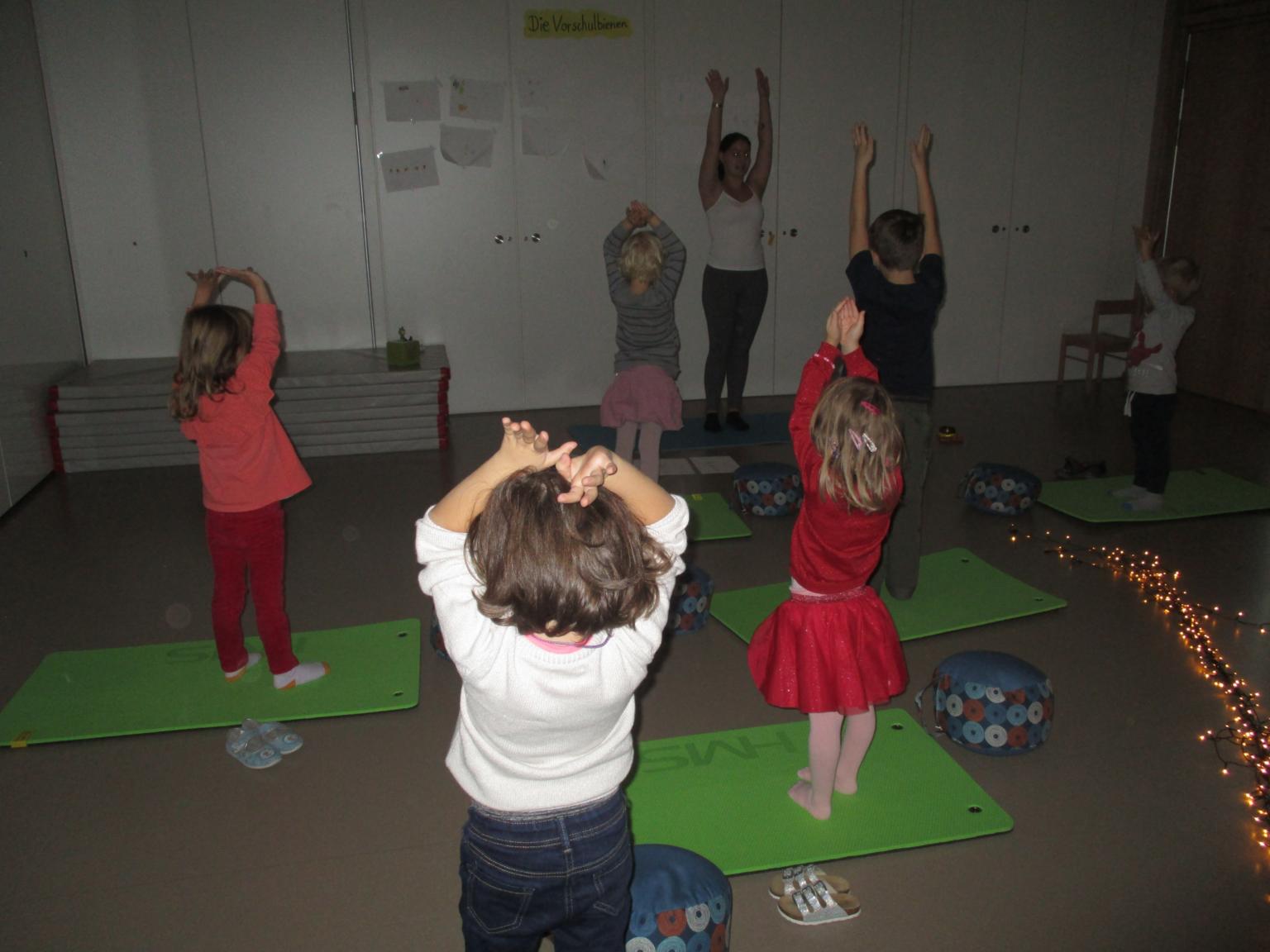 Yoga mit Kindern (c) Kinderhaus St. Michael