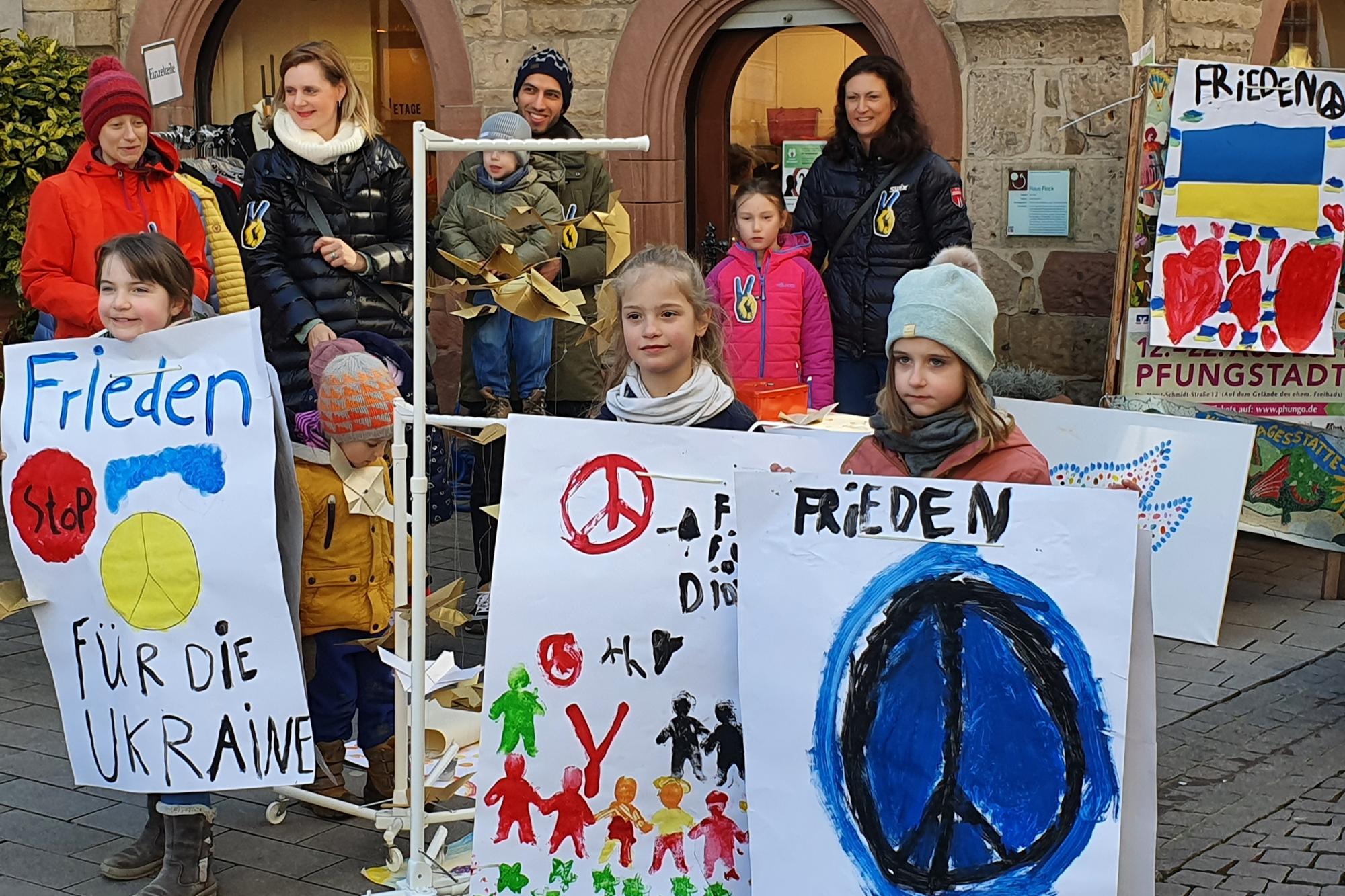 Kita-Kinder stehen ein für den Frieden