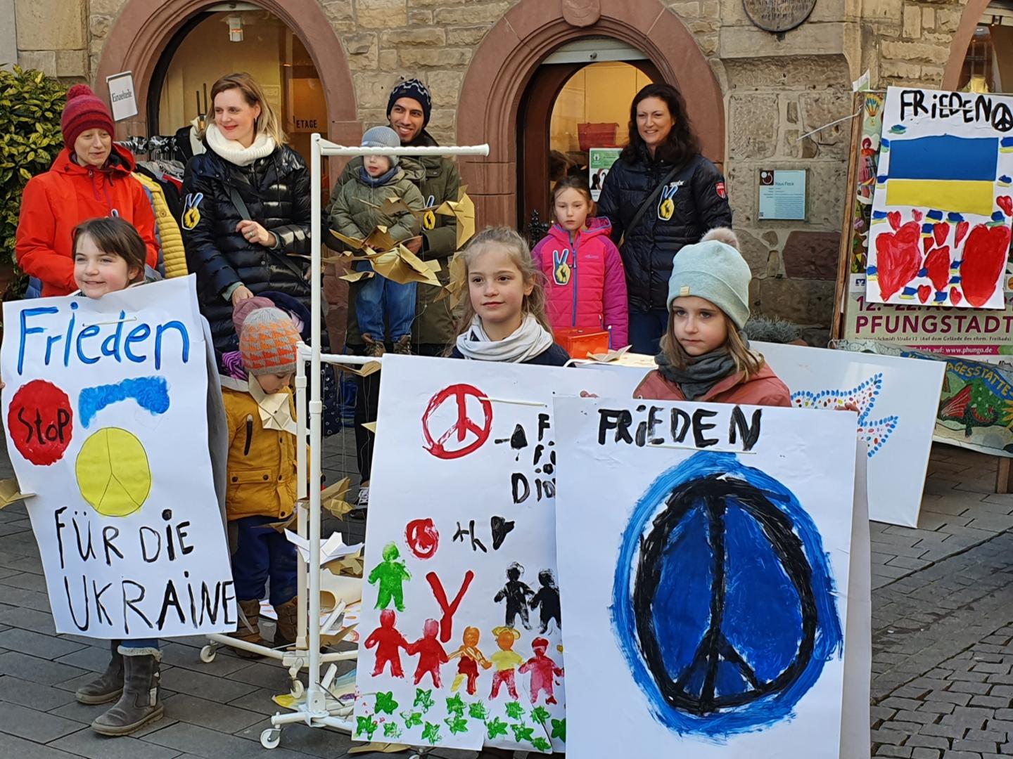 Kita-Kinder stehen ein für den Frieden (c) Kita St. Alberuts Bensheim