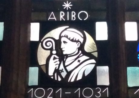 Erzbischof Aribo, Glasfenster im Mainzer Dom