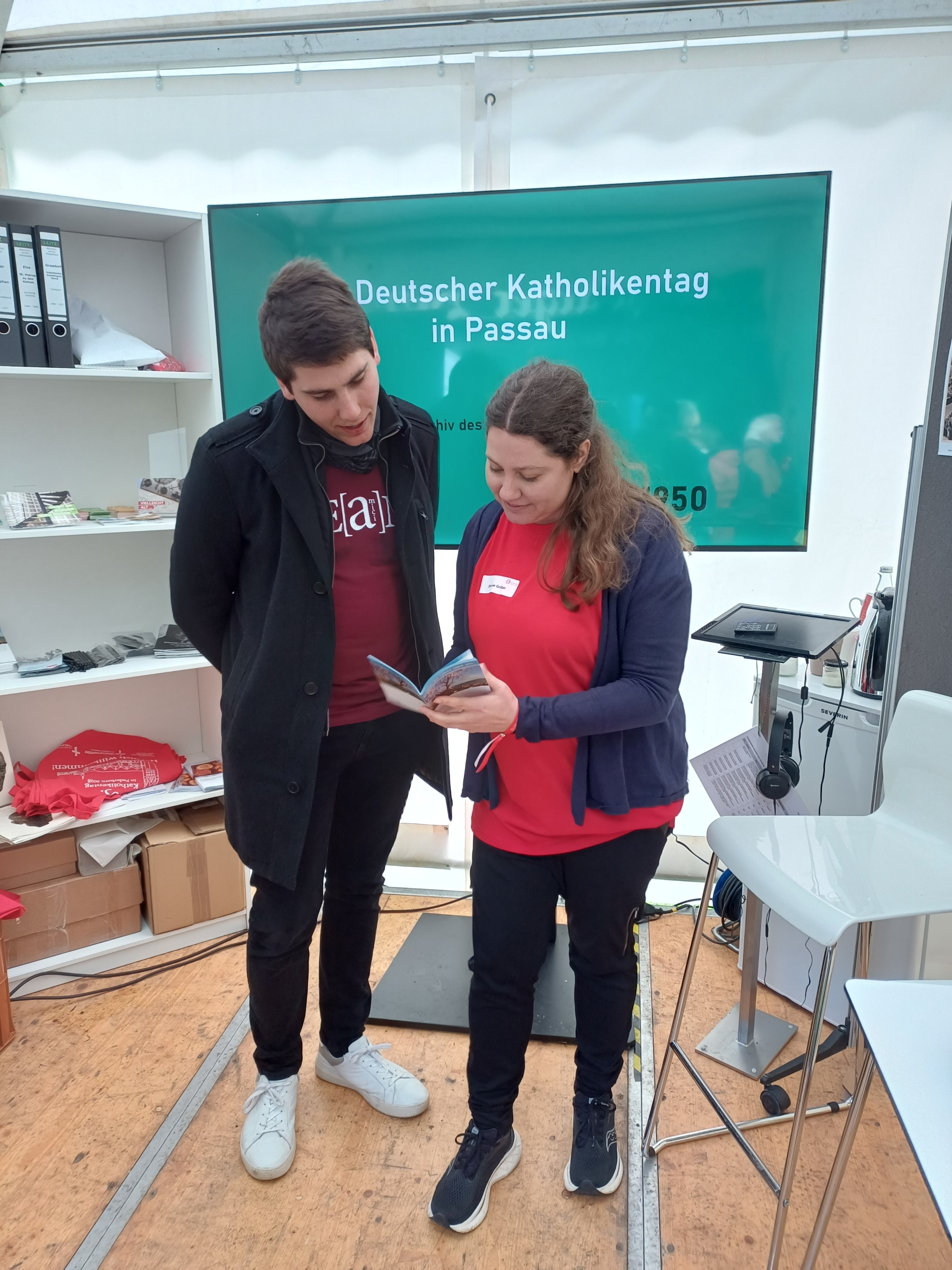 Im Gespräch mit Besuchern