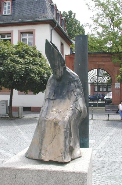 Statue von Bischof Ketteler auf dem Bischofsplatz (c) Michael Kinnen