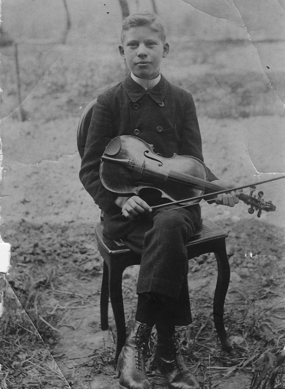 Gregor Lehr - mit Violine um 1925 (c) Privatbesitz Hartwig Lehr