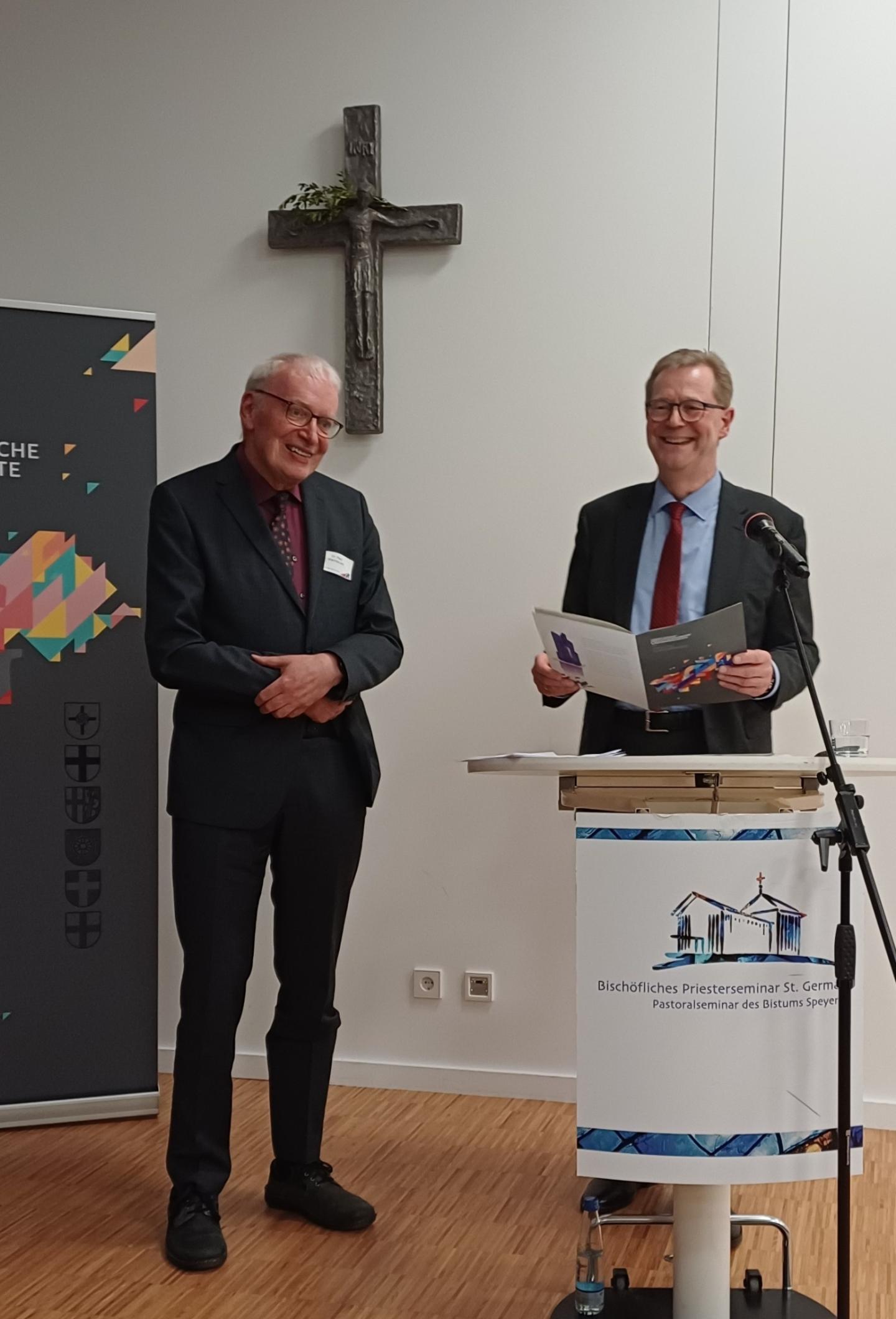 Verlesen Urkunde (c) Institut für Mainzer Kirchengeschichte