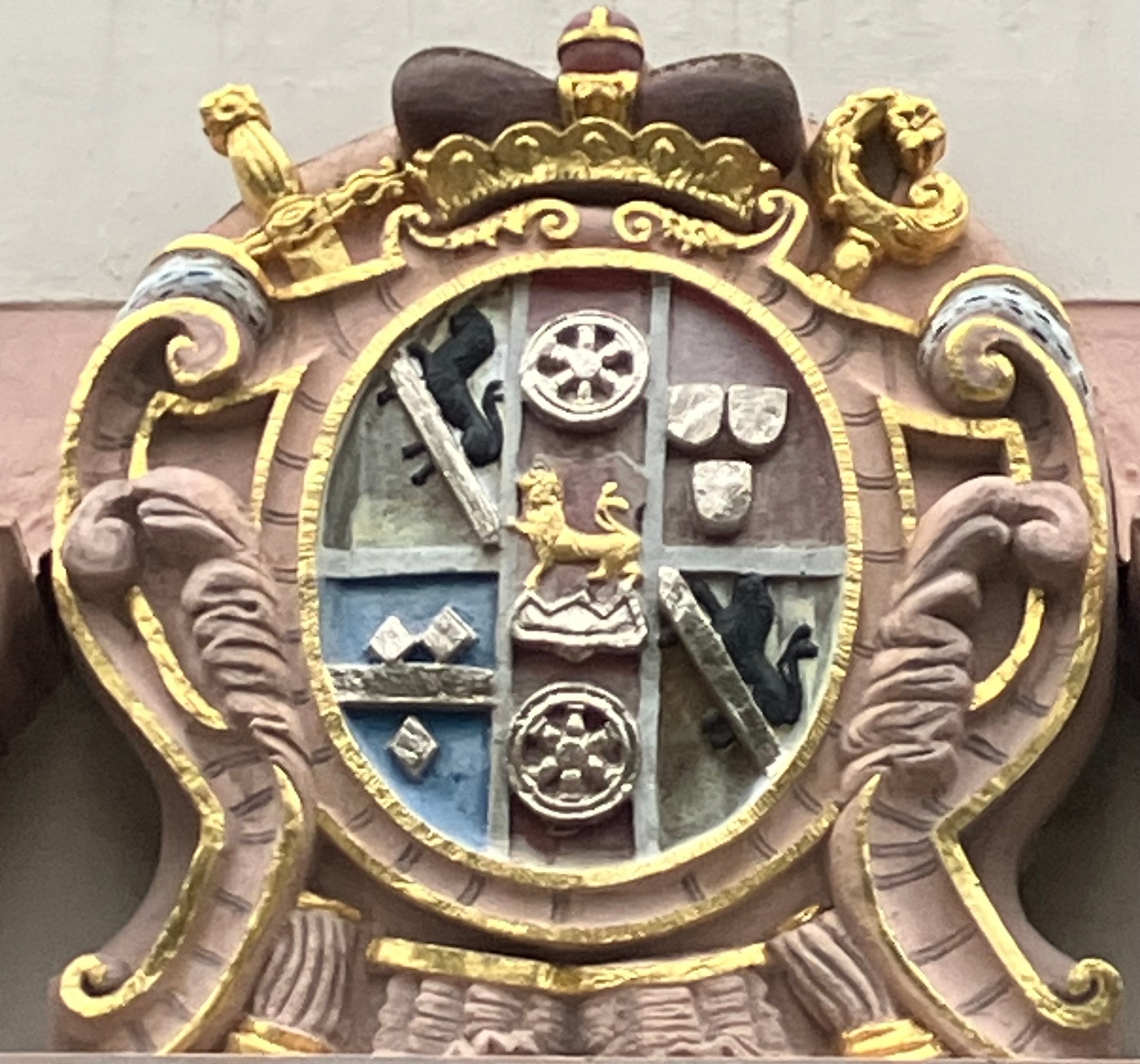 Wappen Lothar Franz' von Schönborn an der Kirche St. Nazarius, Lorsch