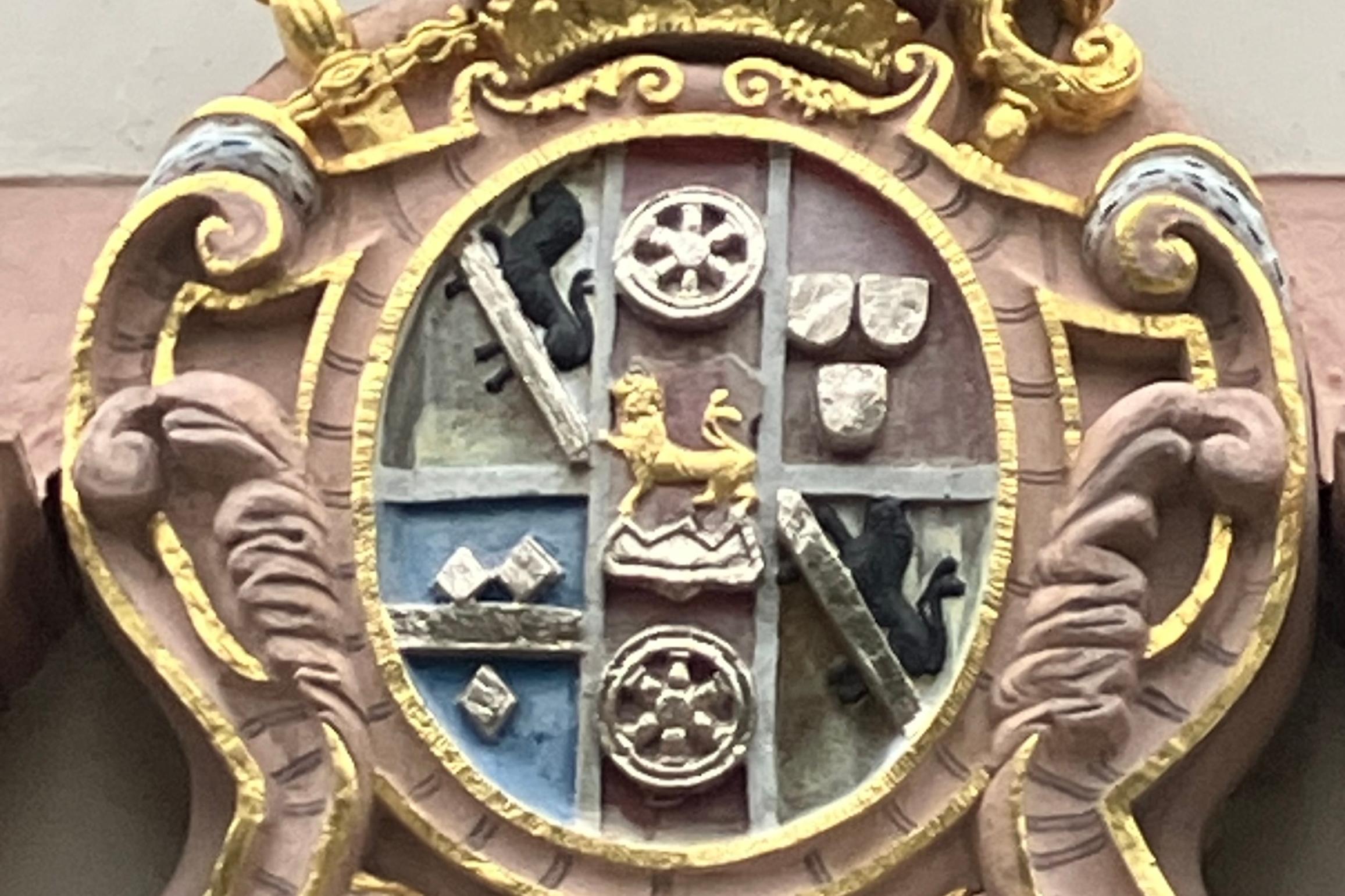 Wappen Lothar Franz' von Schönborn an der Kirche St. Nazarius, Lorsch